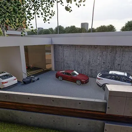 La Casa Airport House With A Pool