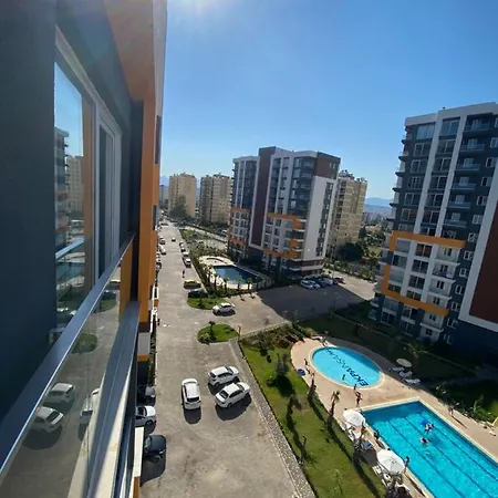 Apartment La Casa Airport House With A Pool