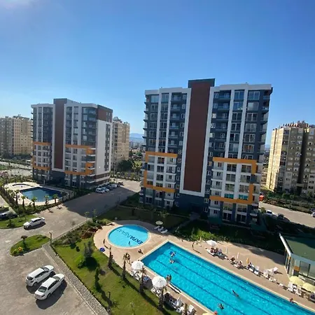 La Casa Airport House With A Pool Apartment *