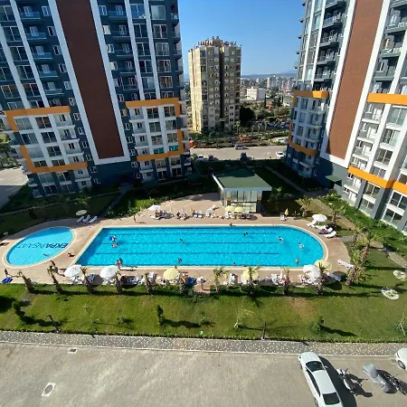 La Casa Airport House With A Pool Апартаменты *