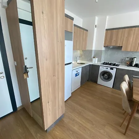 Apartment La Casa Airport House With A Pool