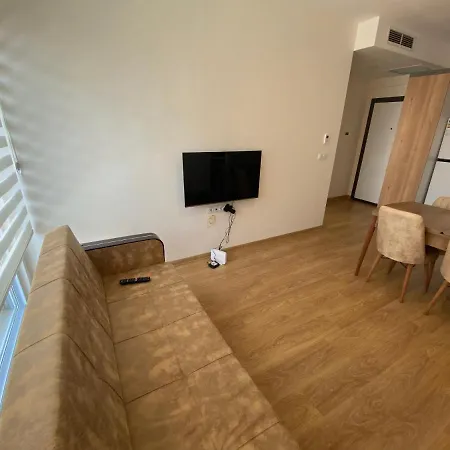 Apartment La Casa Airport House With A Pool
